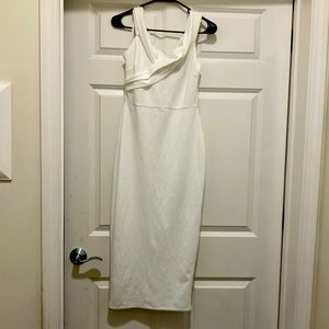 Body con formal dress color is more of an ivory size(M).